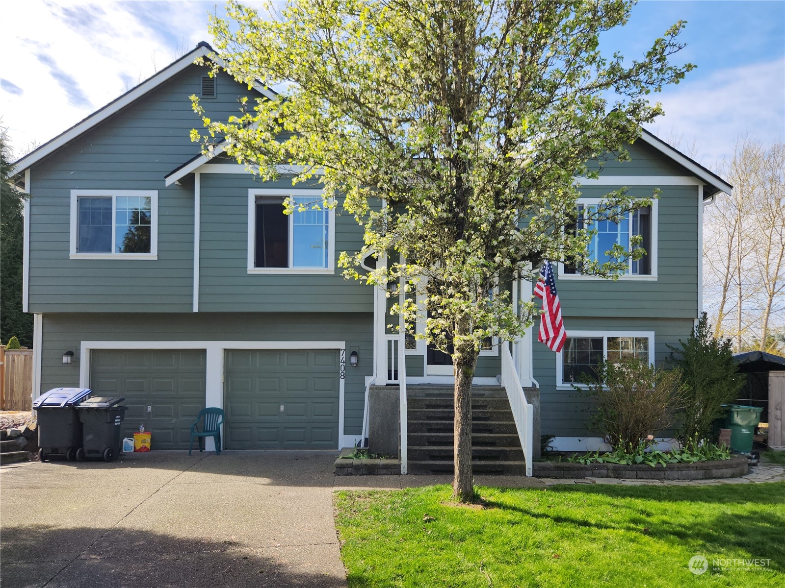 7408 89th Place Property Photo 1