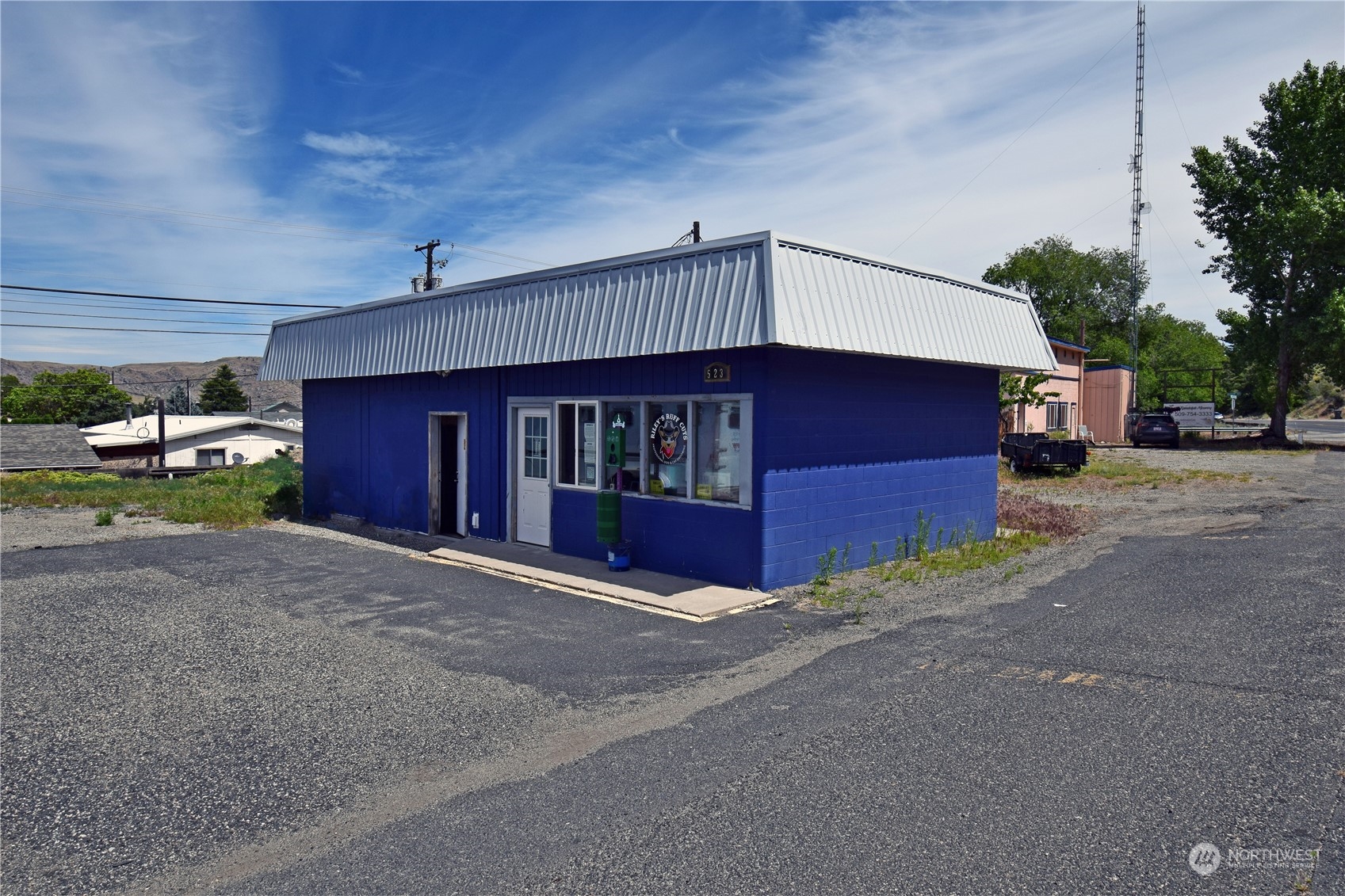 523 E Grand Coulee Avenue Property Photo 1