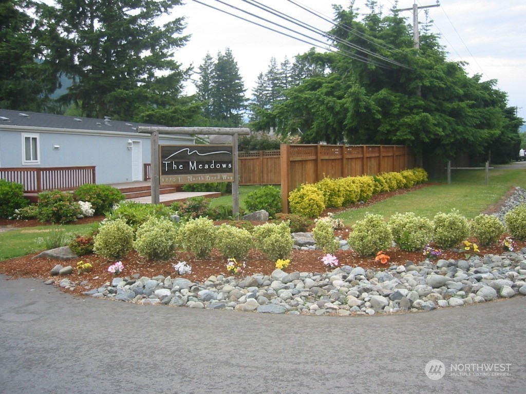 1270 E North Bend Way Property Photo 2