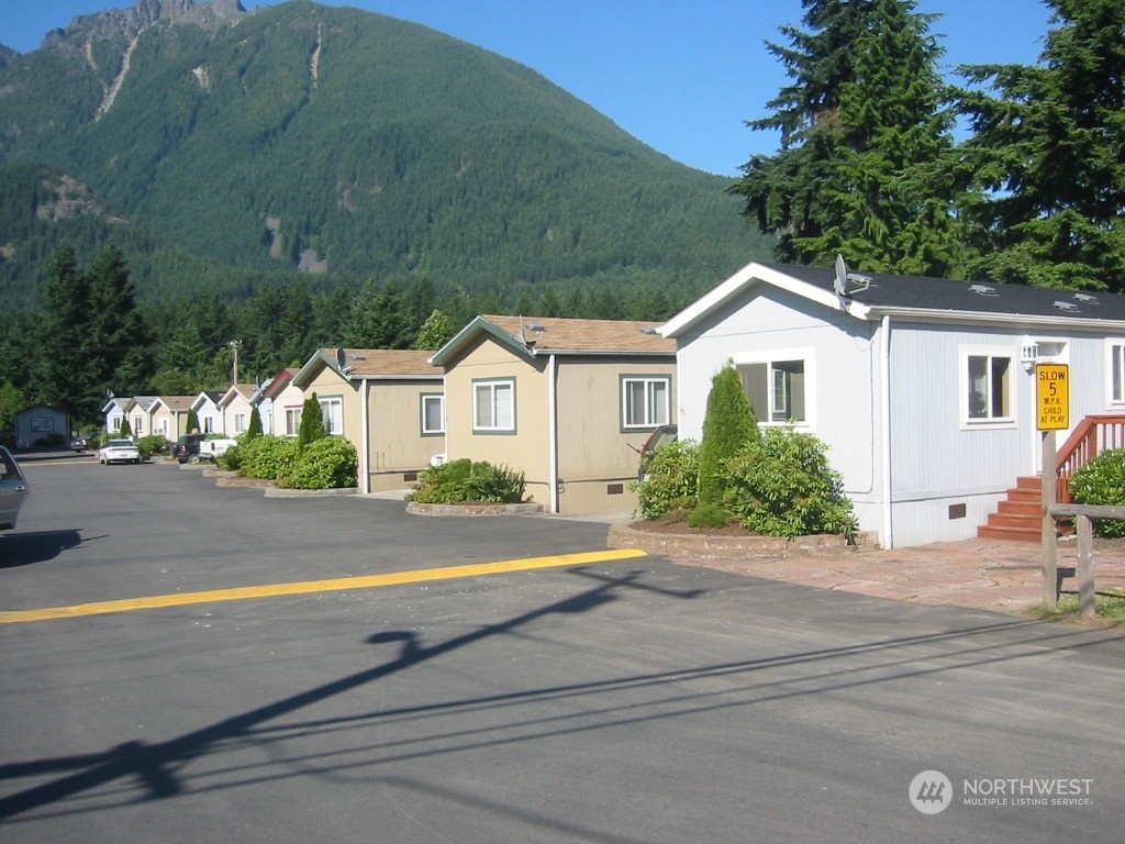 1270 E North Bend Way Property Photo 3
