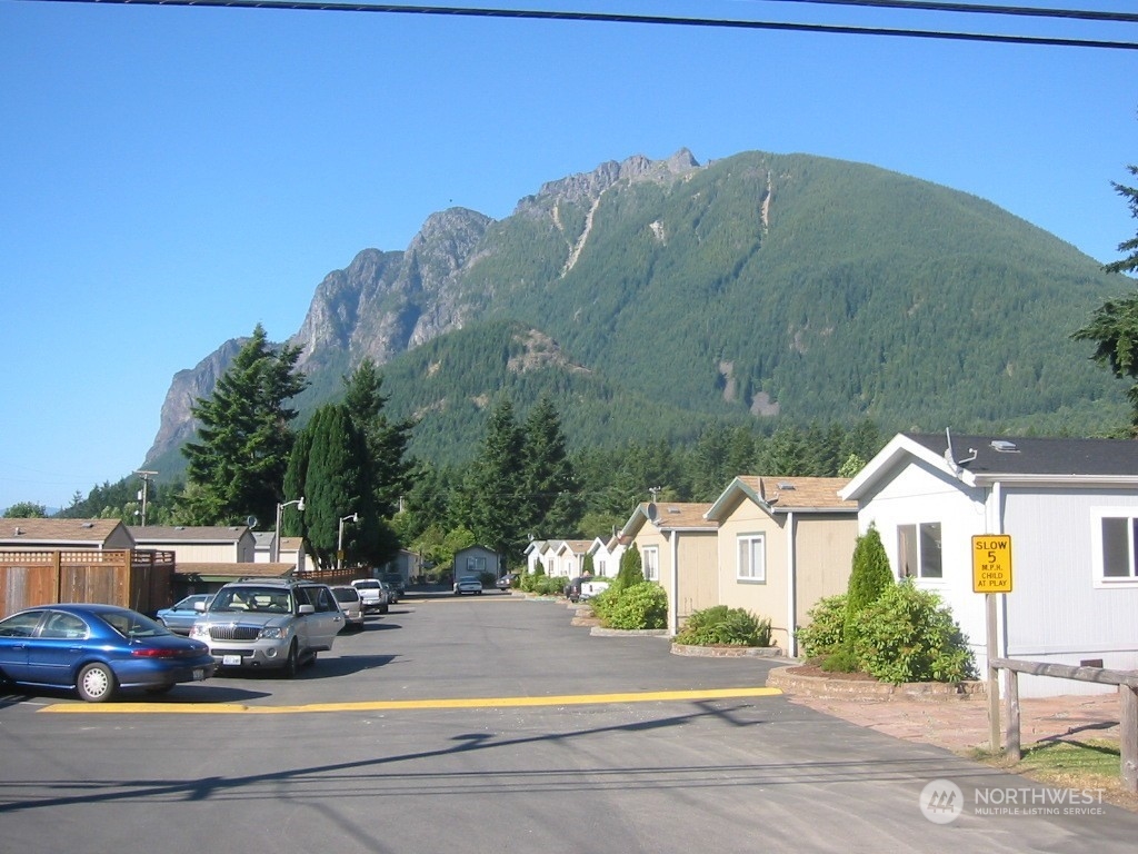 1270 E North Bend Way Property Photo 4