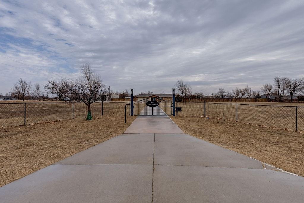2200 S Cemetery Road Property Photo 1