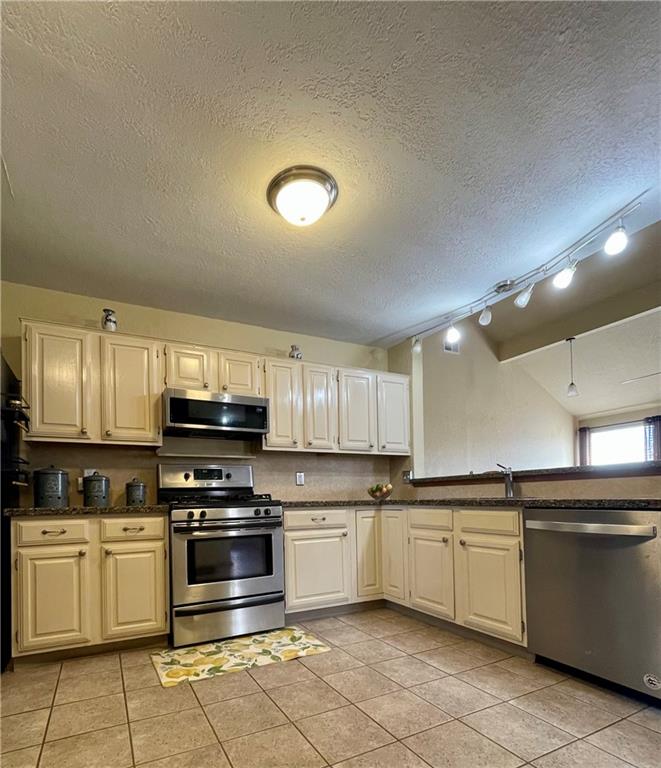 1900 Dena Drive Property Photo 2