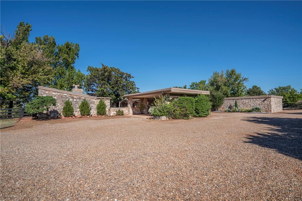 24401 N May Avenue Property Photo 1