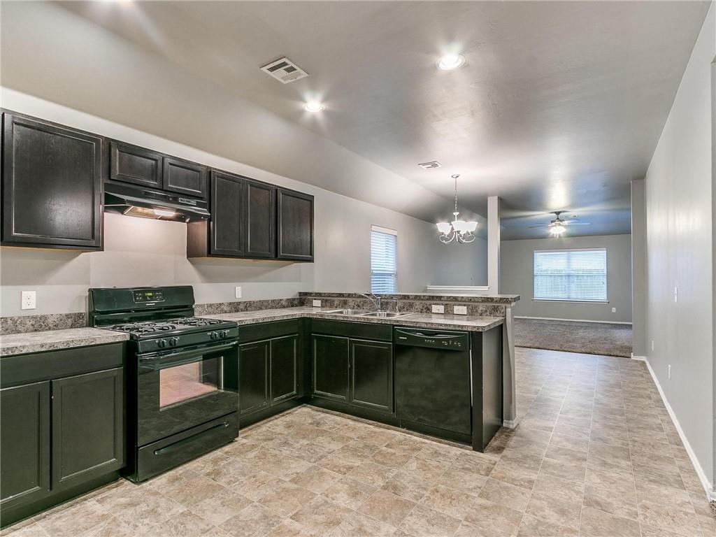 9213 Nw 70th Street Property Photo 4