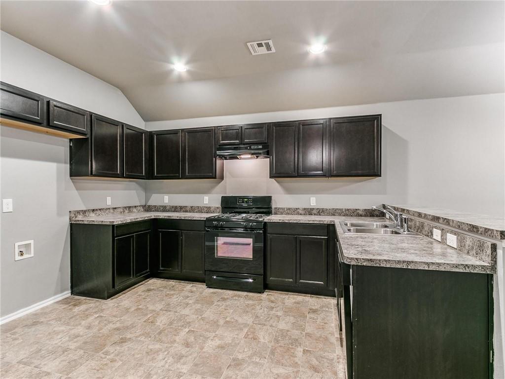 9213 Nw 70th Street Property Photo 5