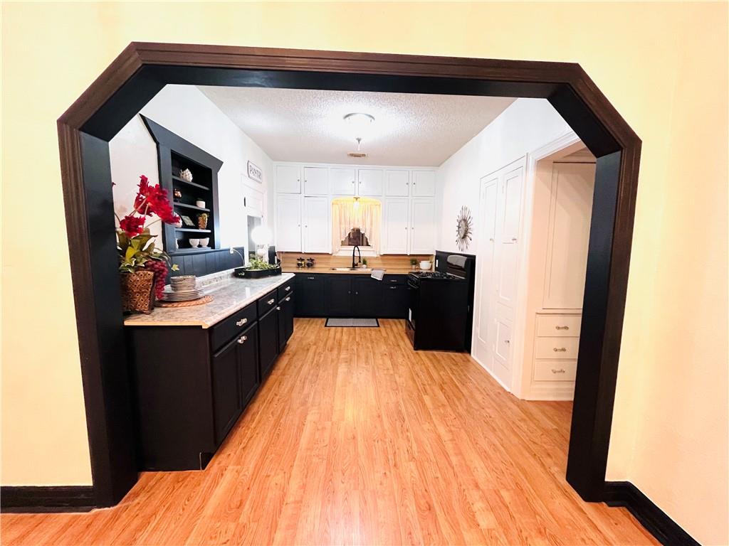 1323 W 2nd Street Property Photo 4
