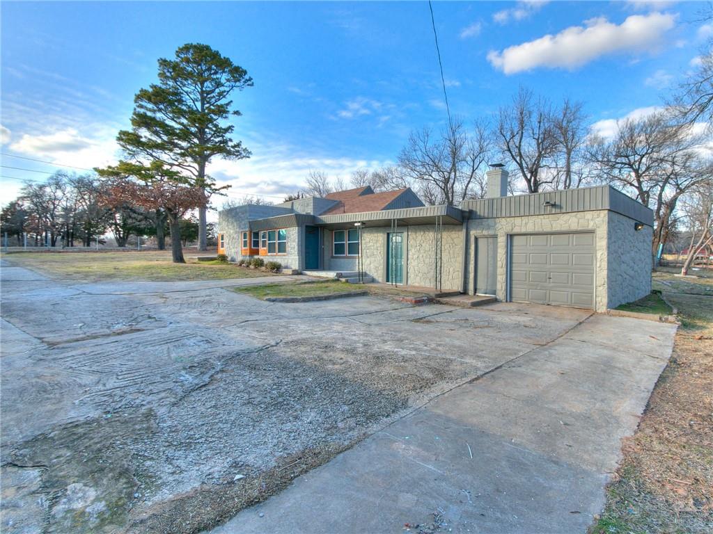 2812 N Henney Road Property Photo 2