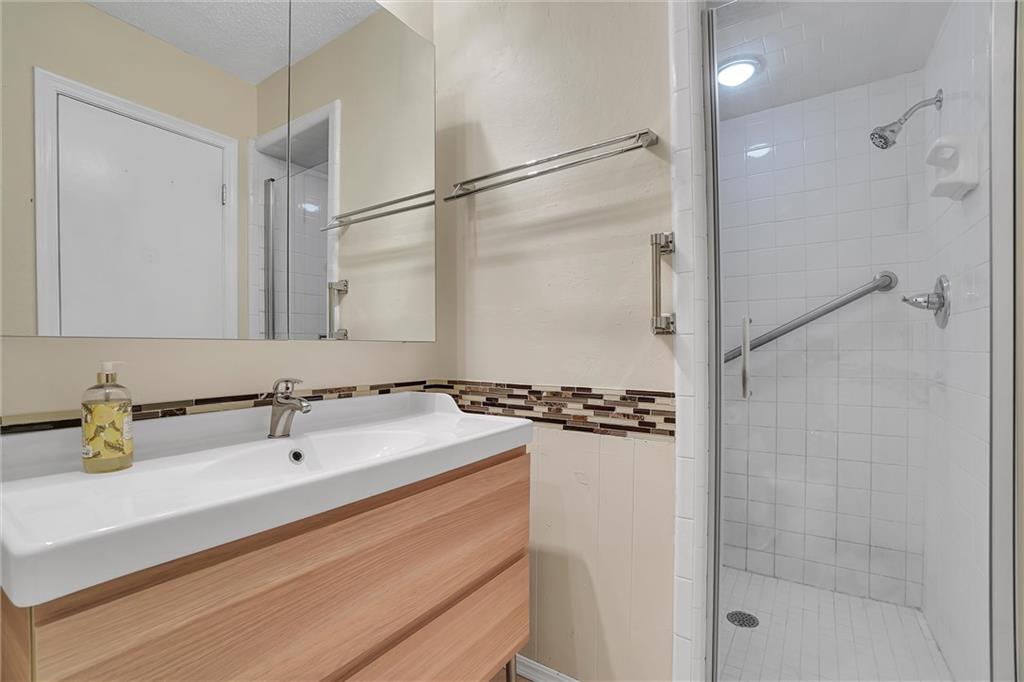 1211 Canterbury Boulevard Property Photo 28