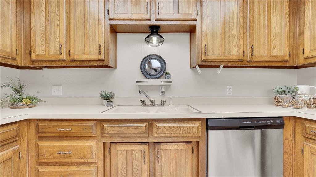 2618 Martin Lane Property Photo 16
