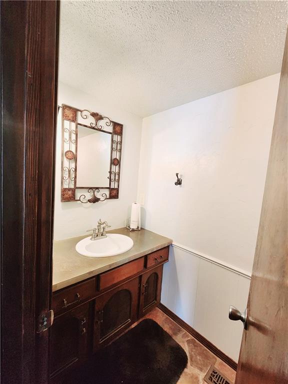6413 W Kensington Road Property Photo 8