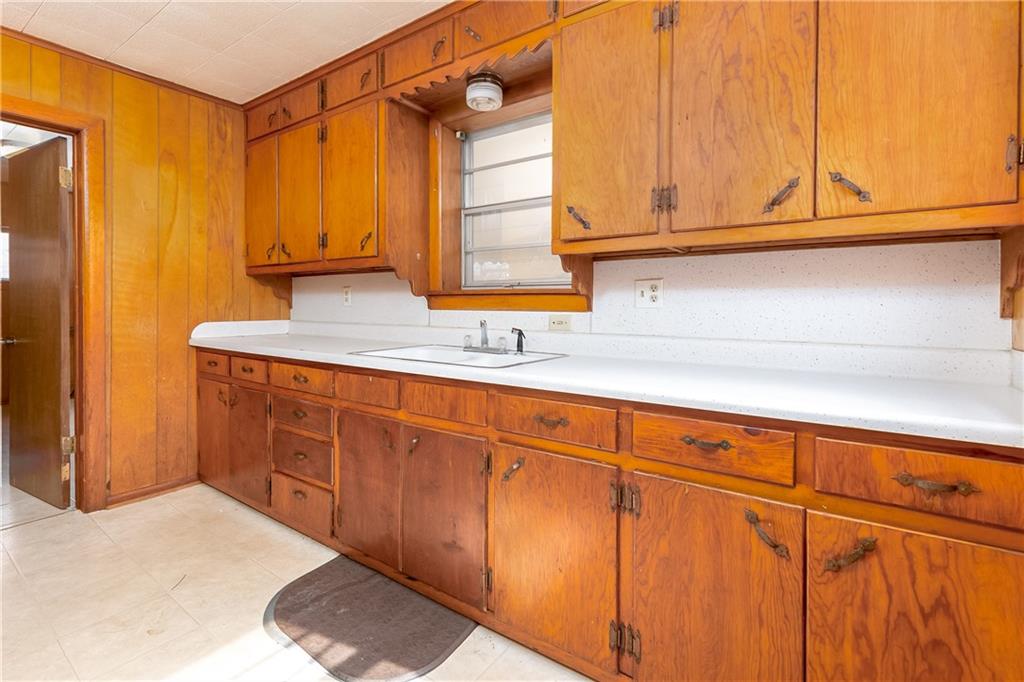 227 W Delaware Street Property Photo 4