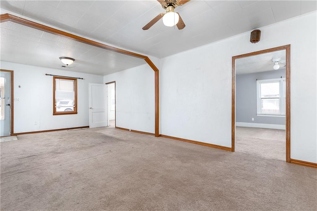 227 W Delaware Street Property Photo 6