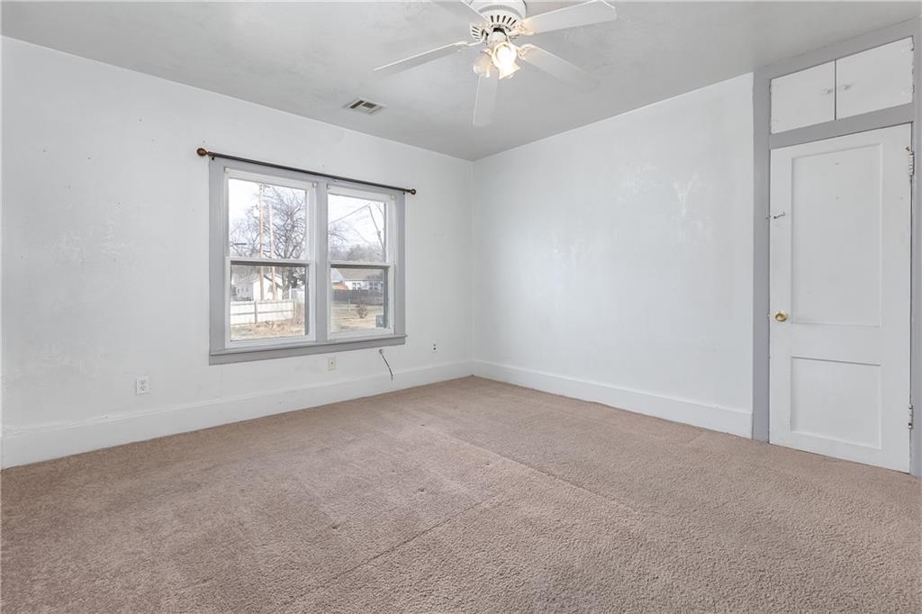 227 W Delaware Street Property Photo 9