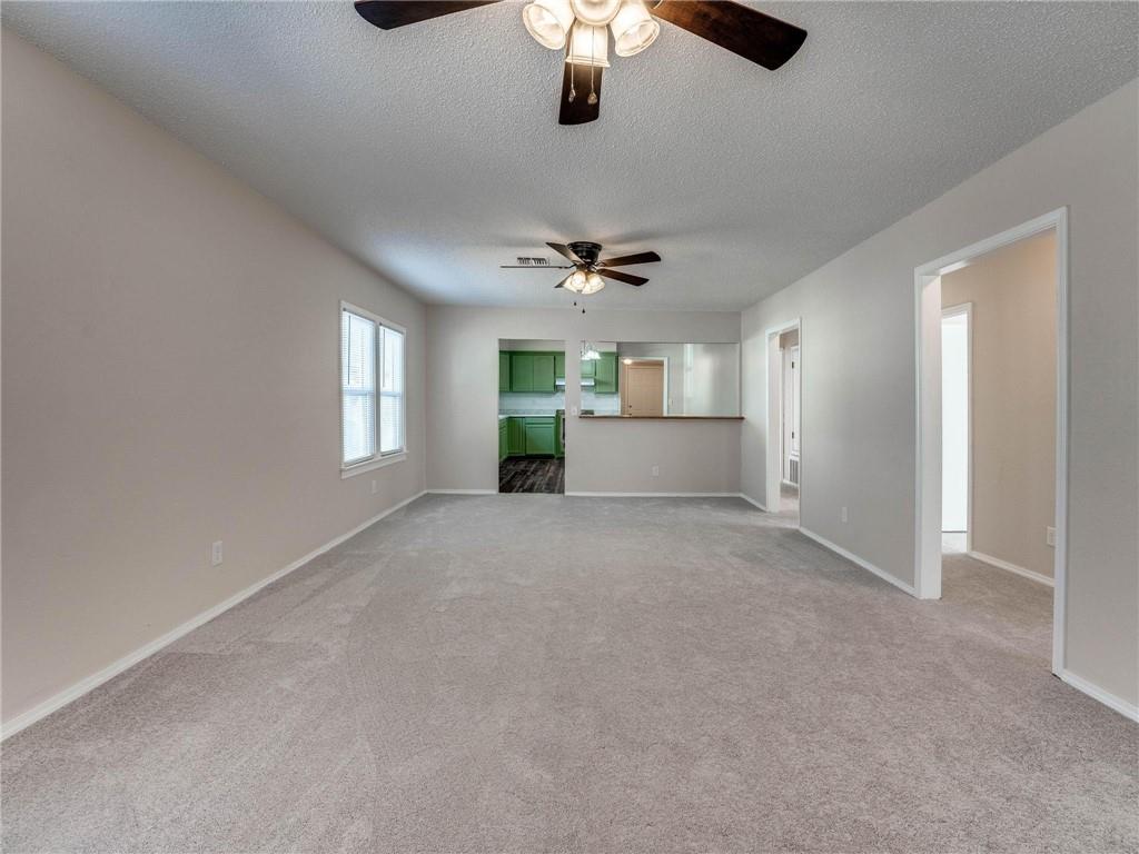 637 N Broadway Avenue Property Photo 7