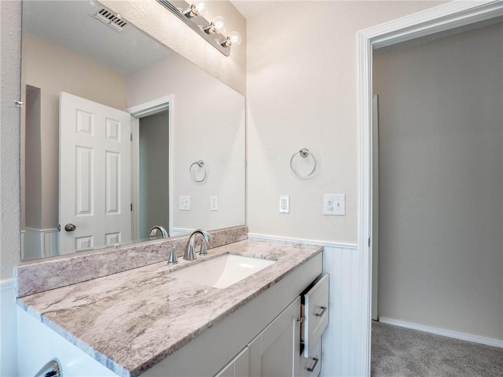 637 N Broadway Avenue Property Photo 24