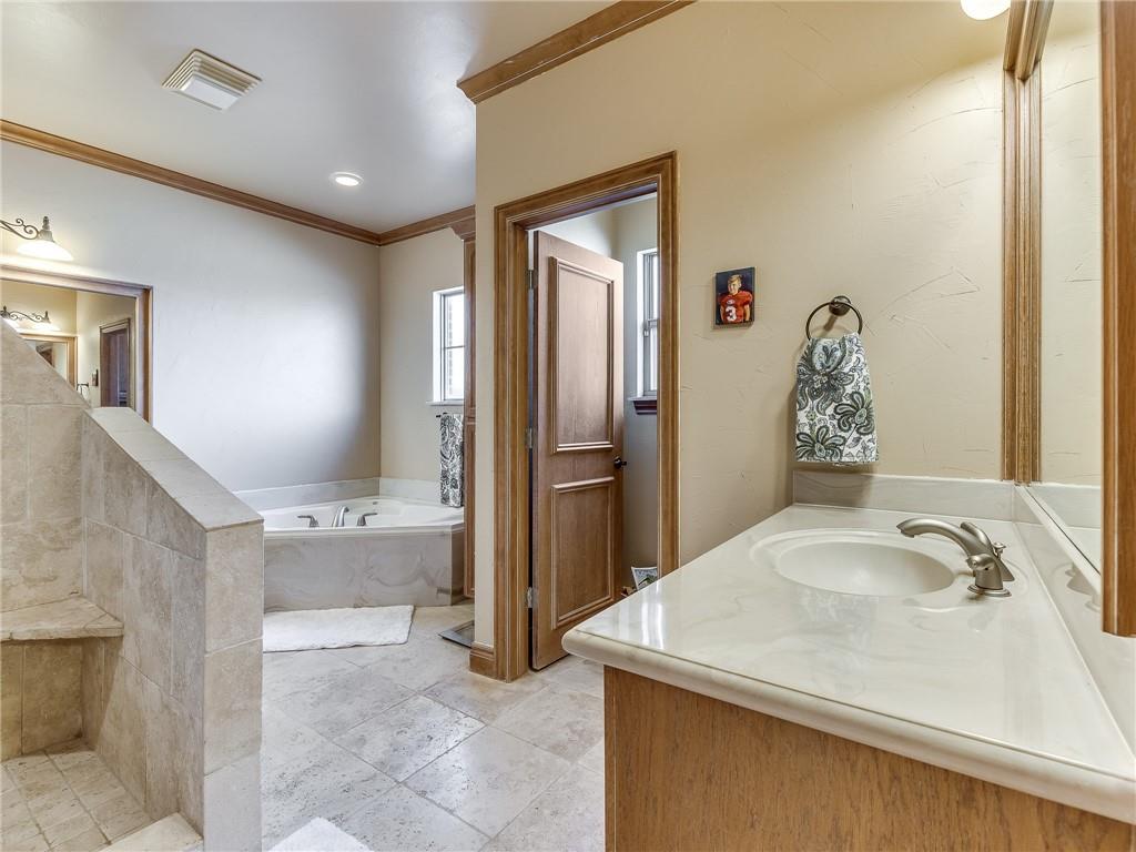 2406 Cheval Pointe Drive Property Photo 22