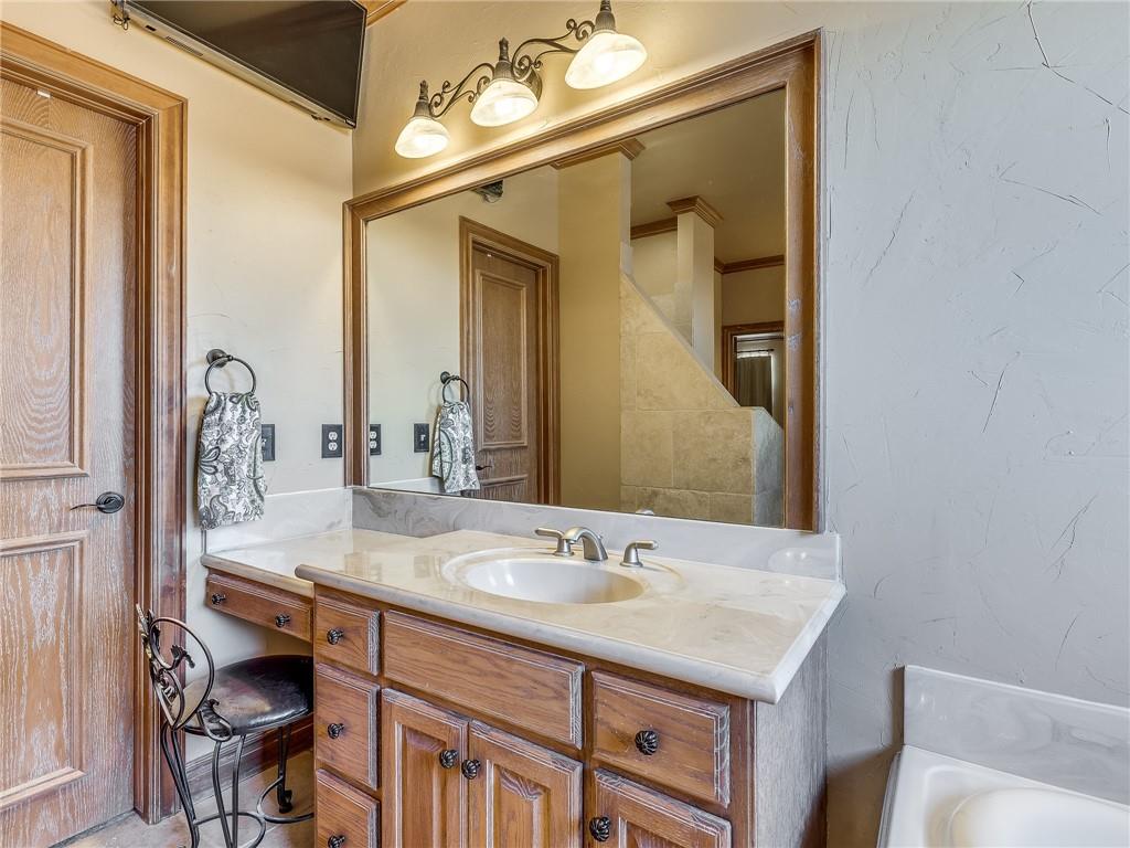 2406 Cheval Pointe Drive Property Photo 25