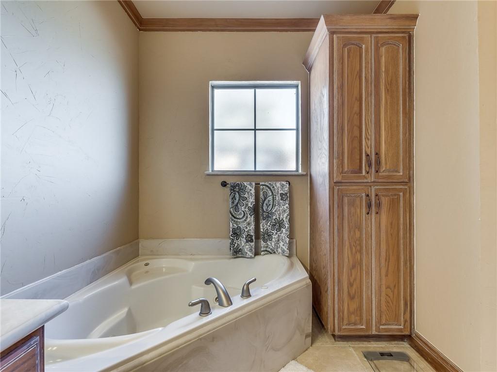 2406 Cheval Pointe Drive Property Photo 26