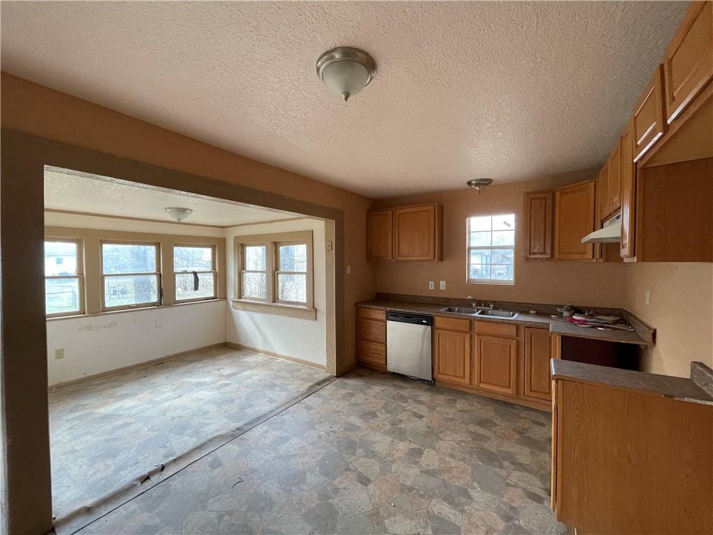 1329 Haskell Avenue Property Photo 8