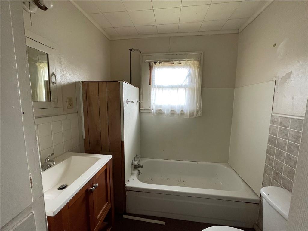 1329 Haskell Avenue Property Photo 15