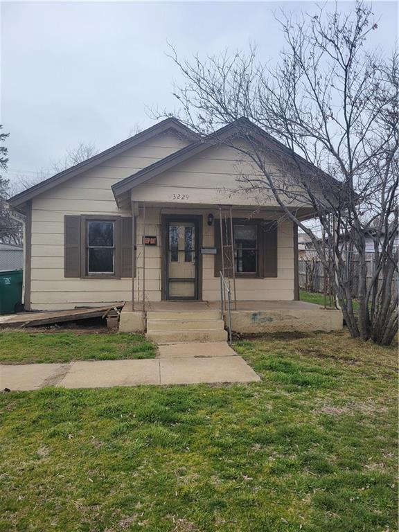 3229 S Douglas Avenue Property Photo 1