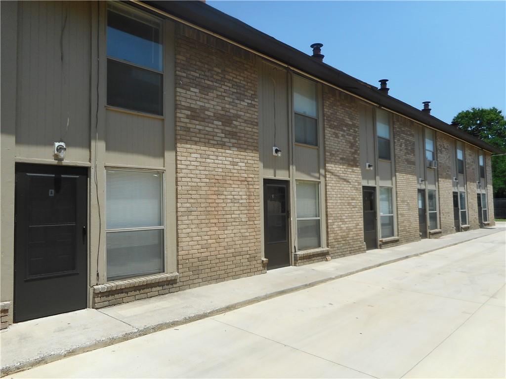 2504 N Hudson Avenue D Property Photo 1