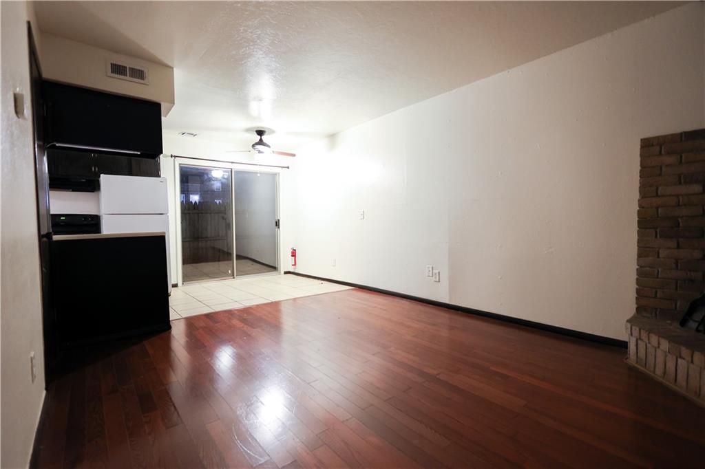 2504 N Hudson Avenue D Property Photo 7
