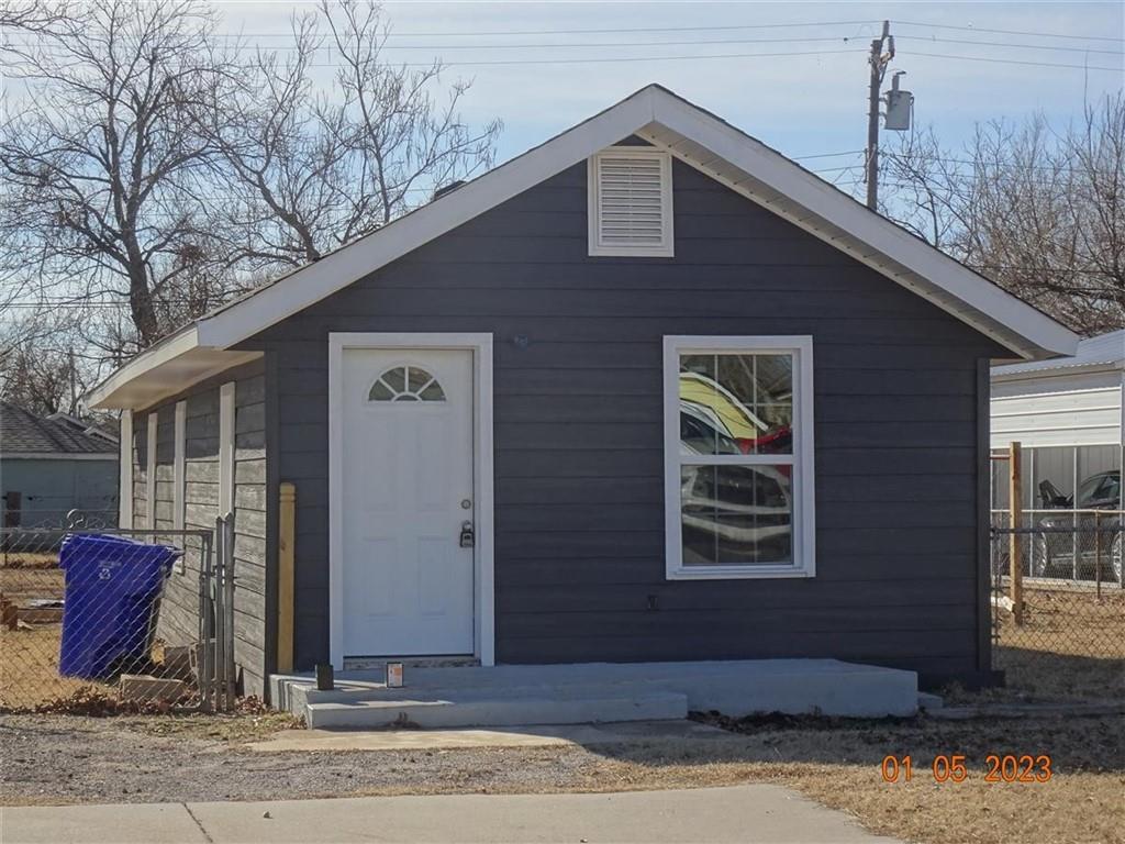 218 E Himes Street Property Photo 1