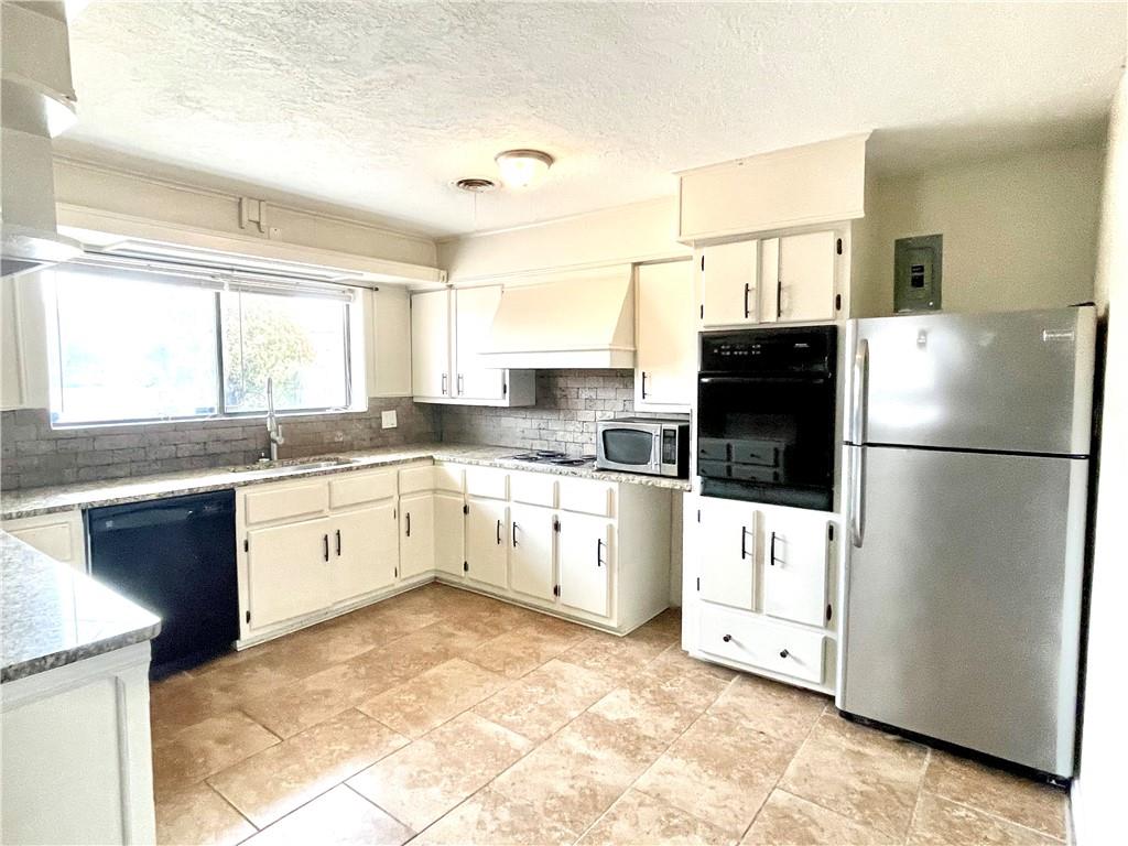 2317 47th Street Property Photo 4