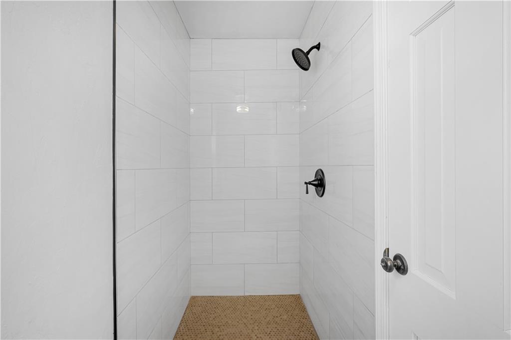 7716 Nw 122nd Street Property Photo 9