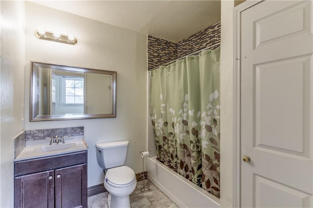 2700 Poplar Lane Property Photo 9