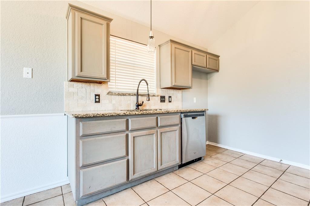 16233 Everglade Lane Property Photo 6