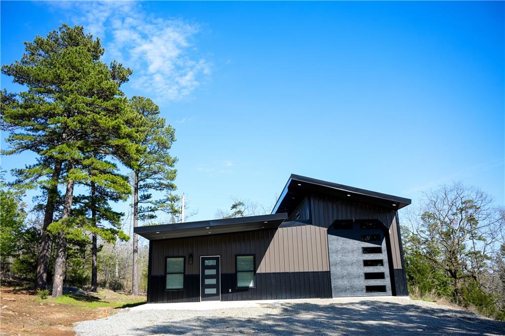 110 S 82 Highway Property Photo