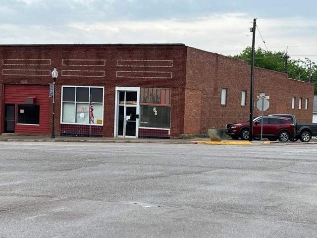 421 W Bdwy Street Property Photo