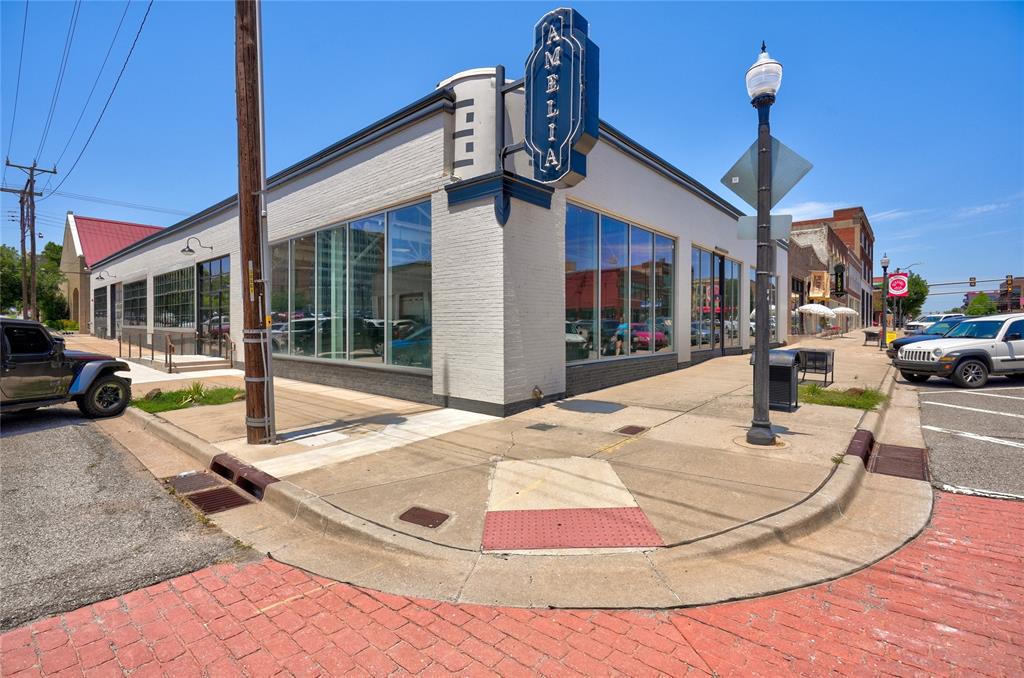 801 N Broadway Avenue Property Photo 12