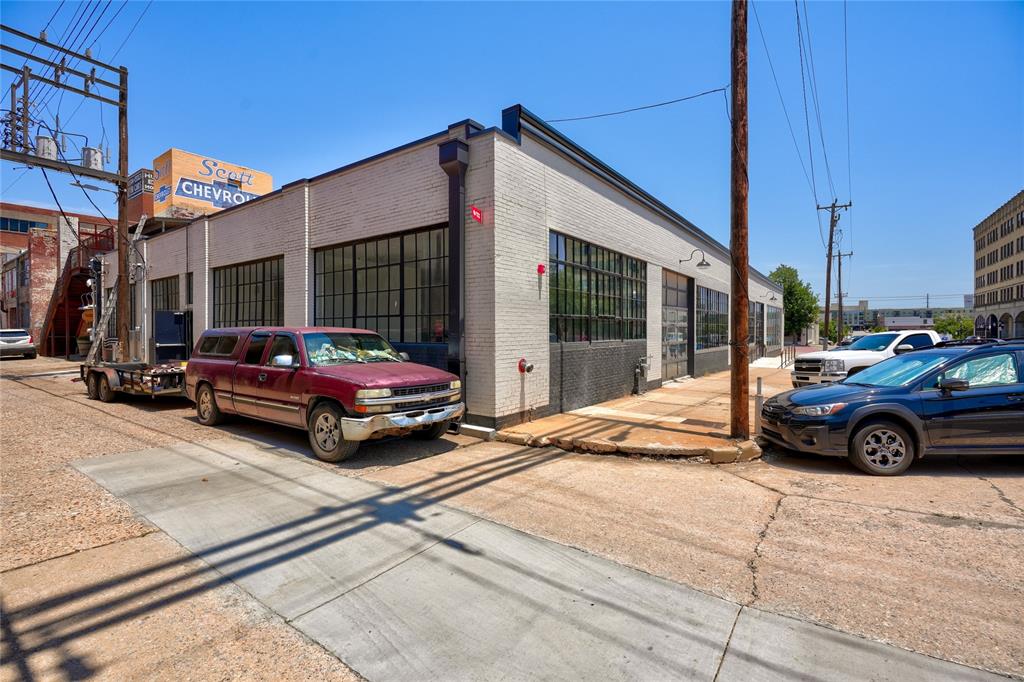 801 N Broadway Avenue Property Photo 17