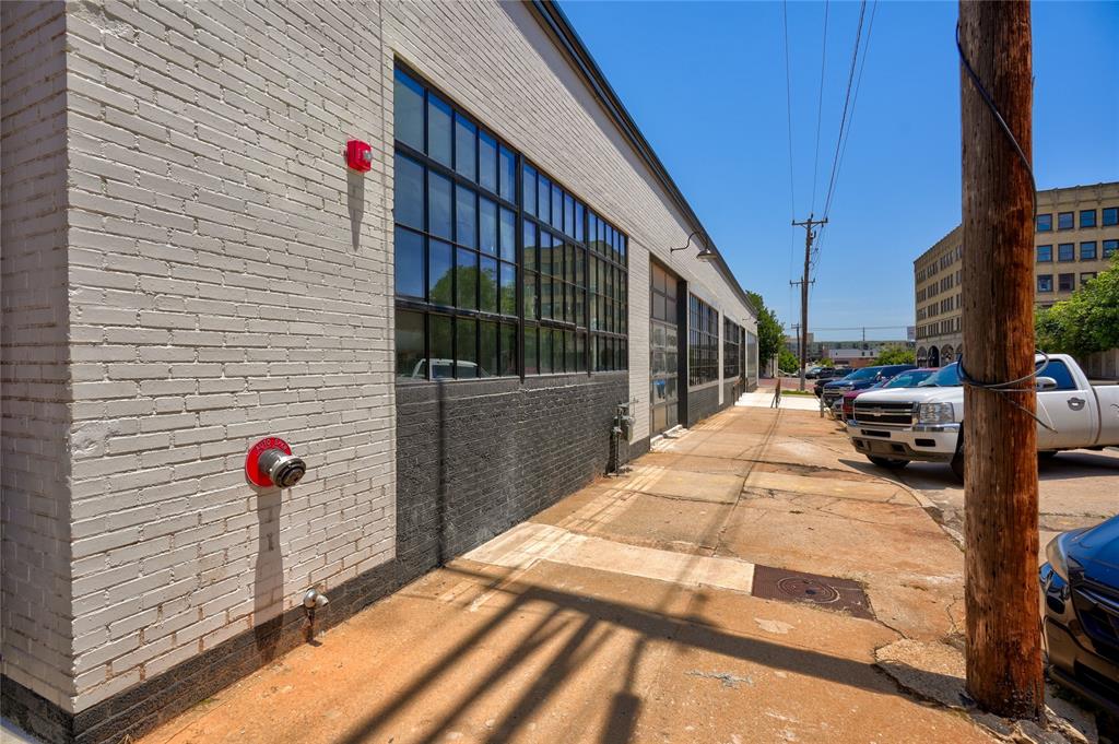801 N Broadway Avenue Property Photo 18