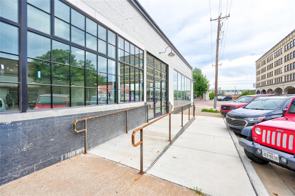 801 N Broadway Avenue Property Photo 21