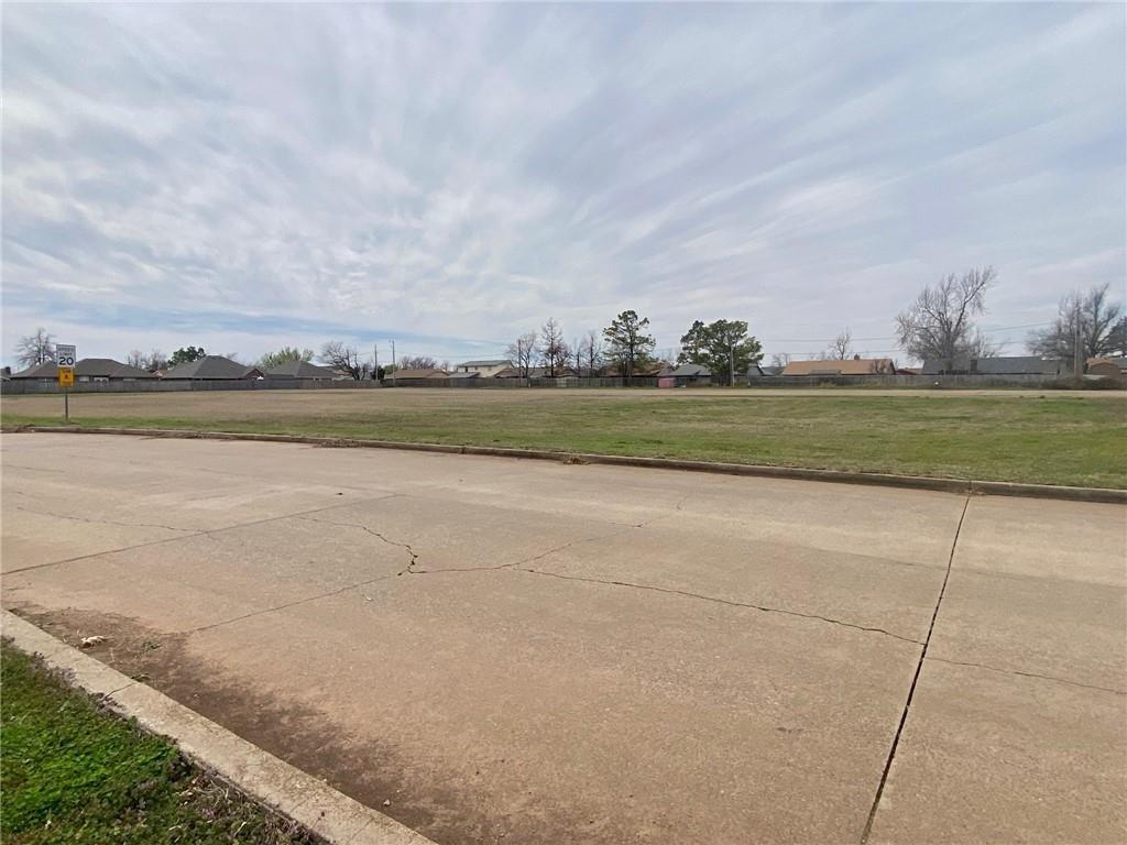 2411 W Country Club Road Property Photo