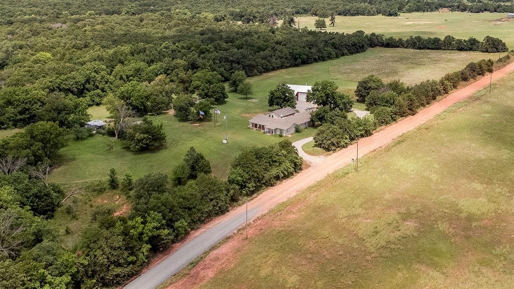 810633 S 3320 Road Property Photo 4