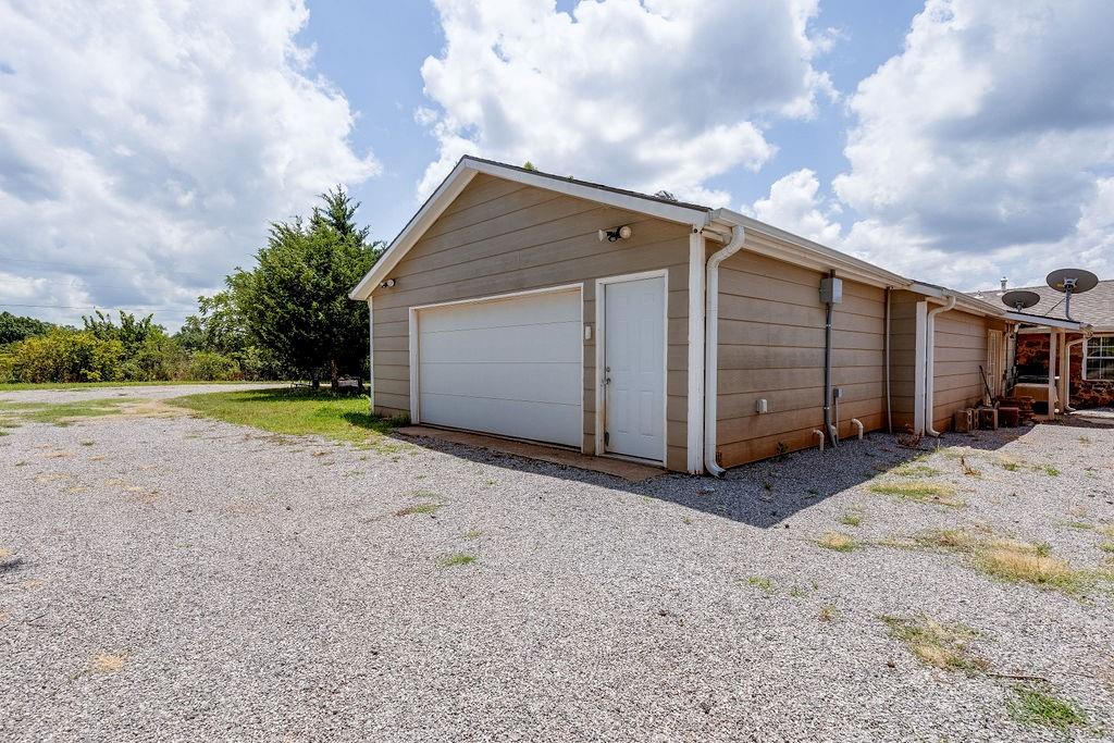810633 S 3320 Road Property Photo 6
