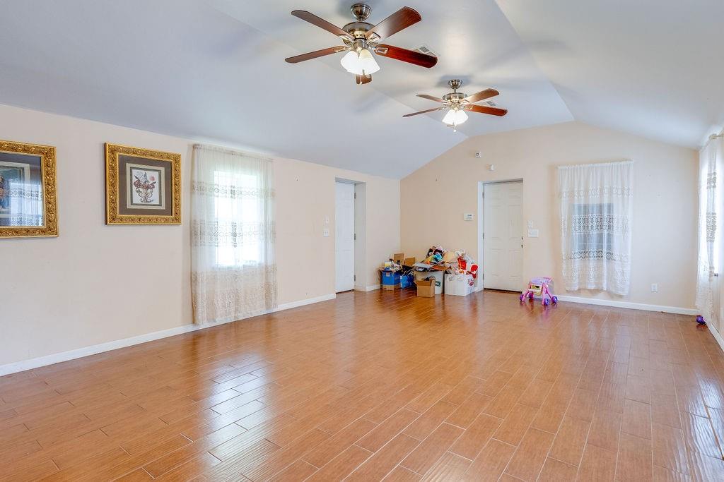 810633 S 3320 Road Property Photo 9