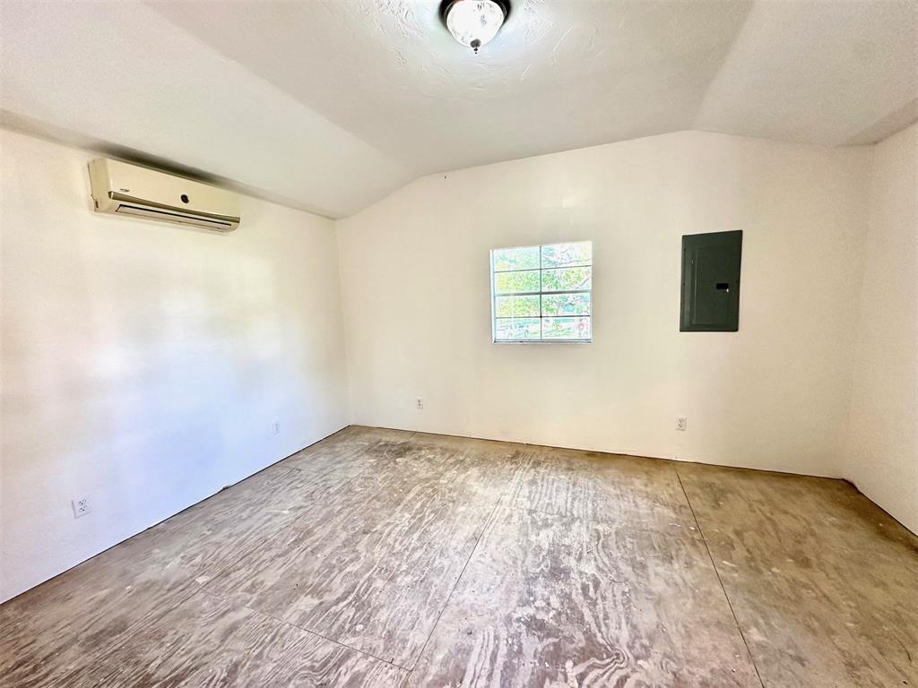 325 E Broadway Property Photo 5