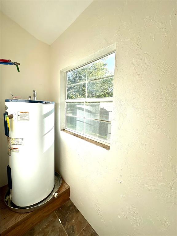 325 E Broadway Property Photo 7