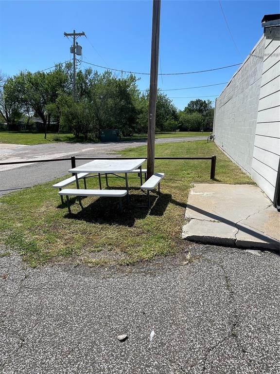 938 N Flood Avenue Property Photo 29