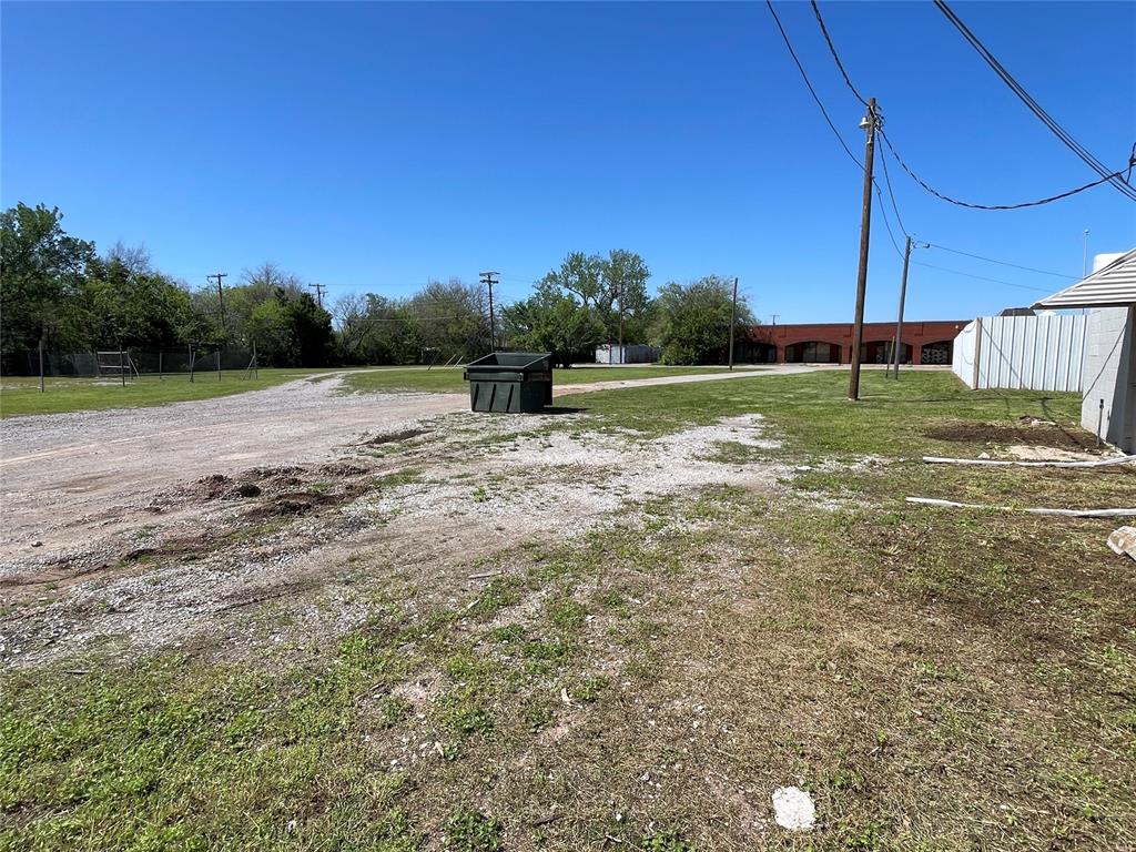 938 N Flood Avenue Property Photo 30