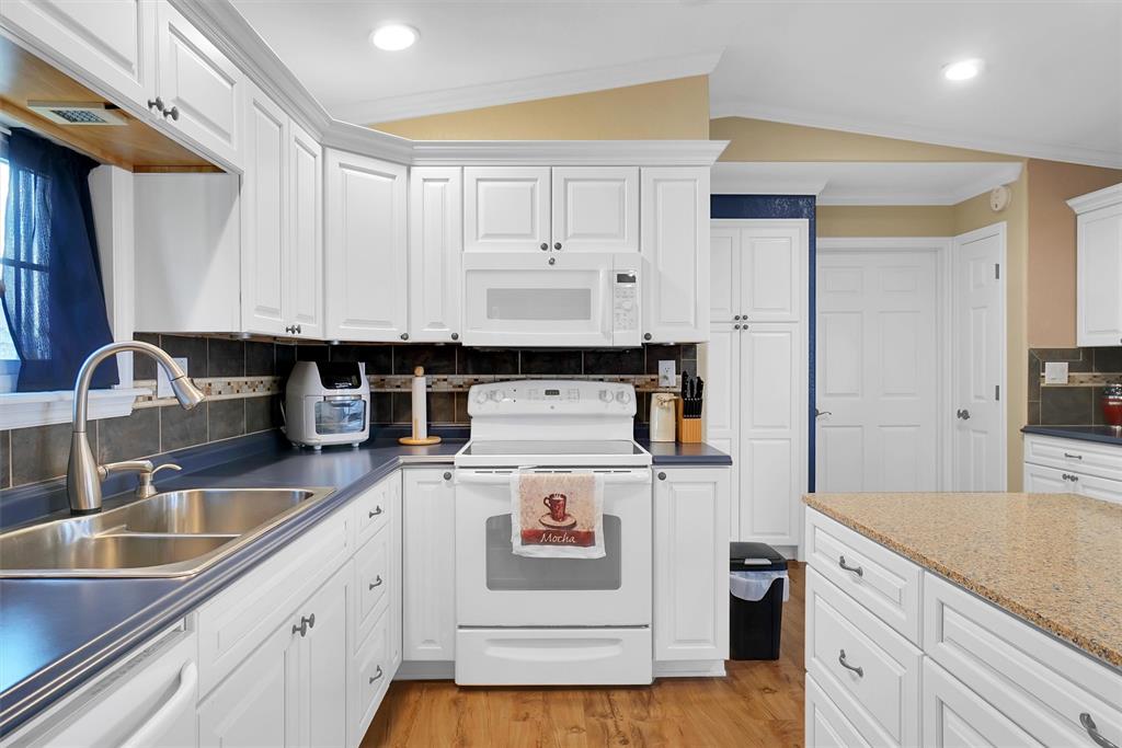 128 Wood Street Property Photo 12