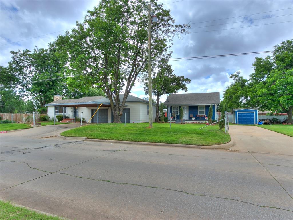 1915 S Mansfield Avenue Property Photo 2