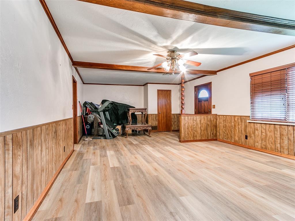 1915 S Mansfield Avenue Property Photo 9